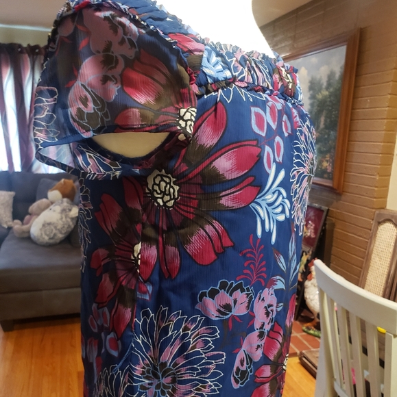 Ann Taylor sleeveless and belted blouse - Picture 5 of 10